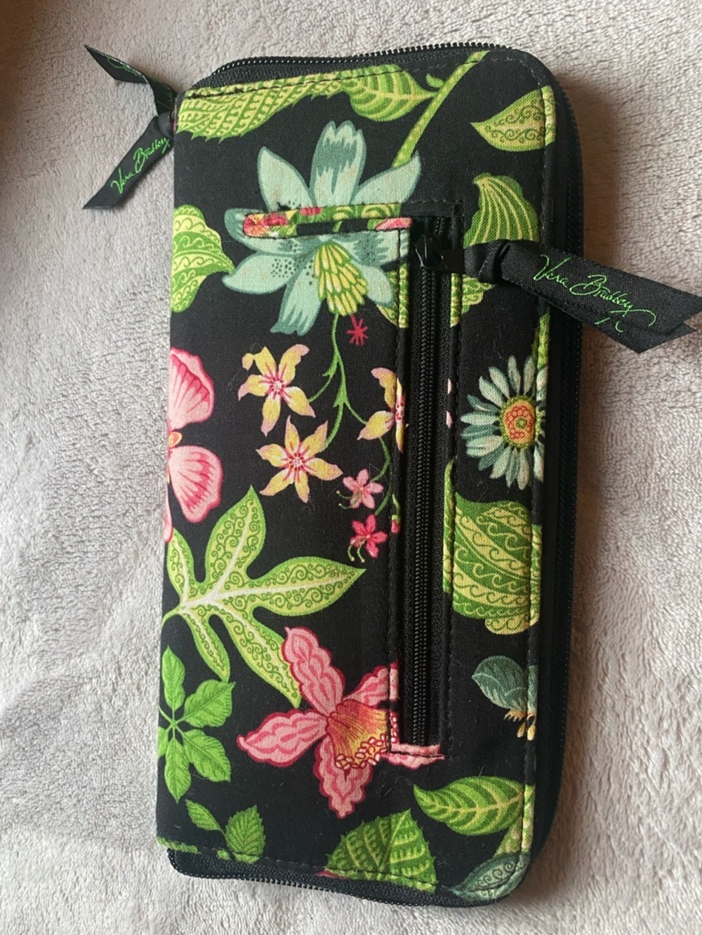 Vera Bradley Black Floral Quilted Zip Card and passport organizer case
